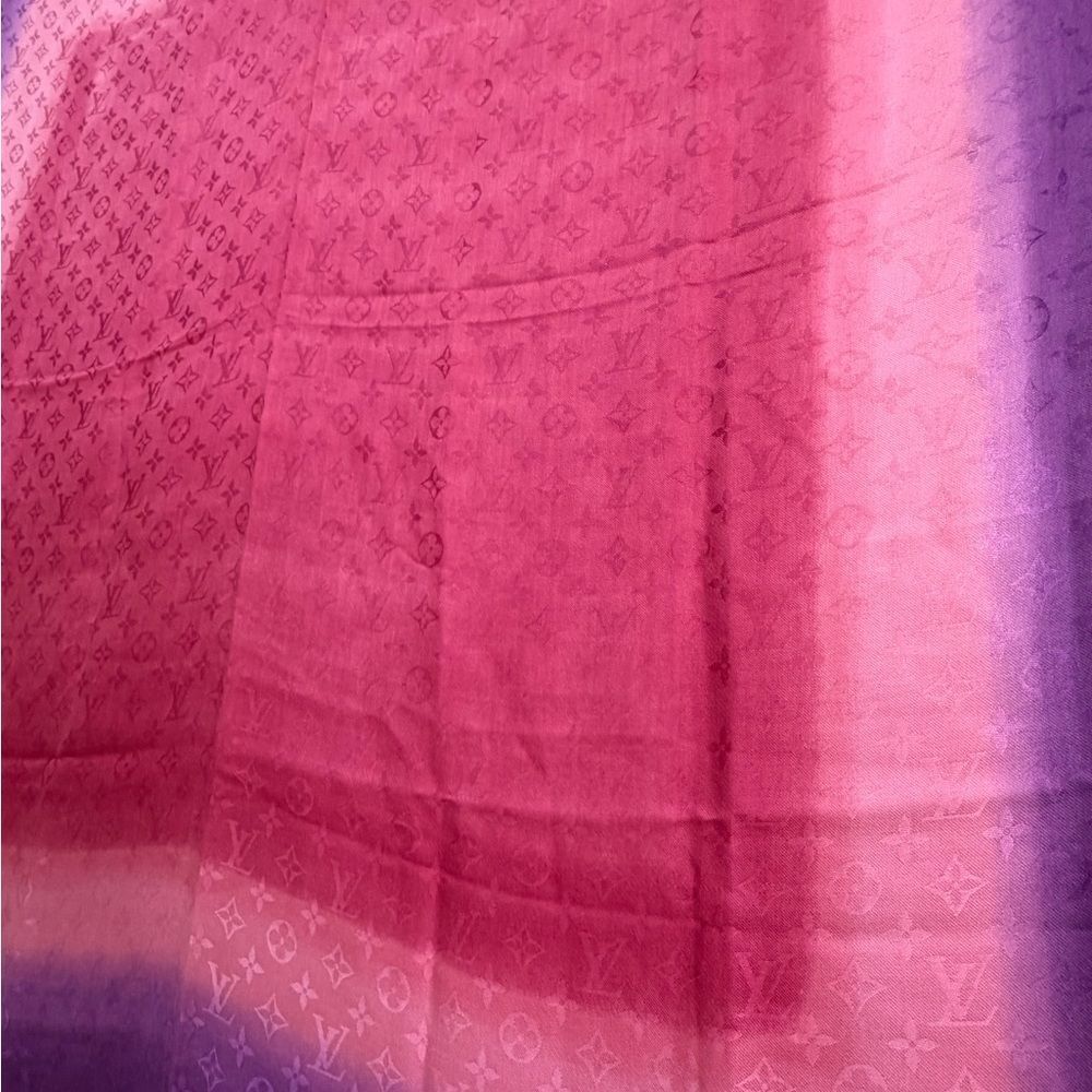 LOUIS VUITTON Purple/Pink Monogram Wool/Silk Ombre Shine Blurrygram Shawl Scarf - Picture 4 of 10